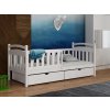 Bílá dětská postel z masivu borovice se zábranou a úložným prostorem Kornel