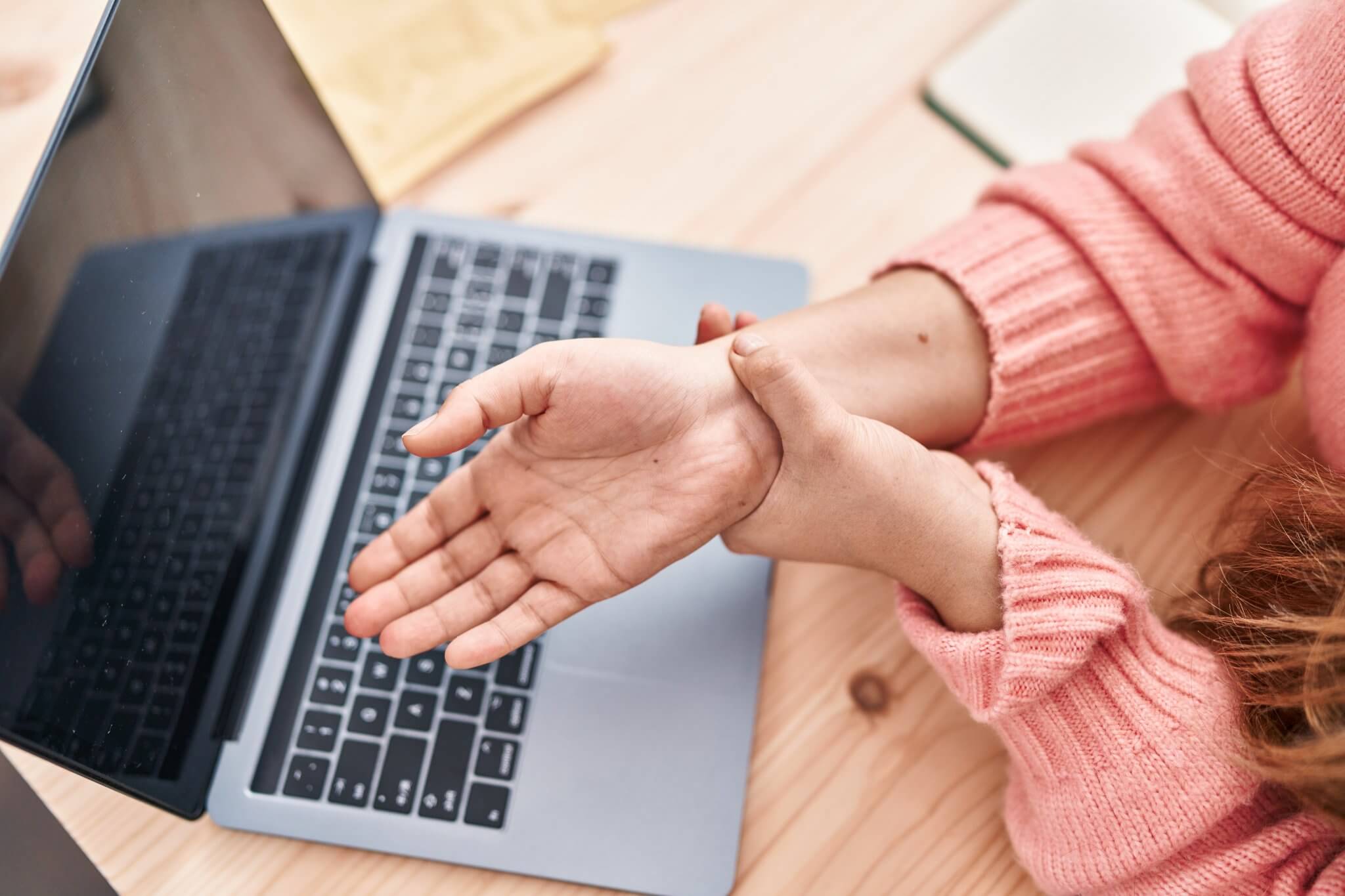 young-beautiful-hispanic-woman-ecommerce-business-worker-suffering-wrist-pain-office-2048x1365