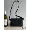 1663 crossbody d28 černá