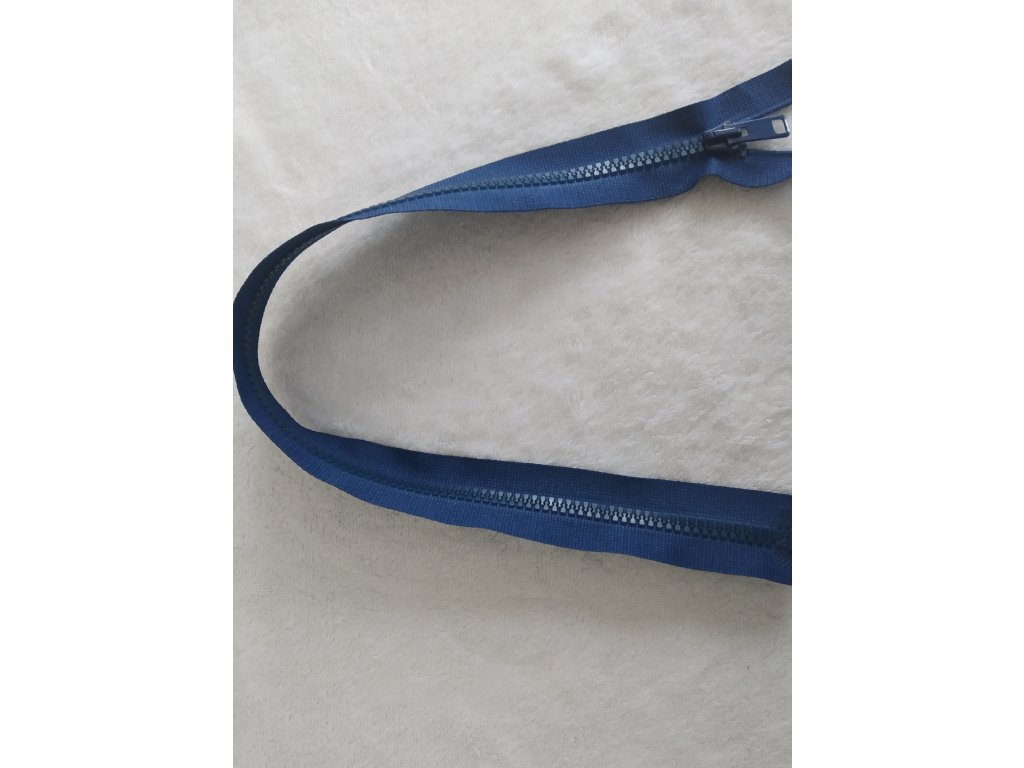 zip kostěný plastový tmavě modrý 60 cm