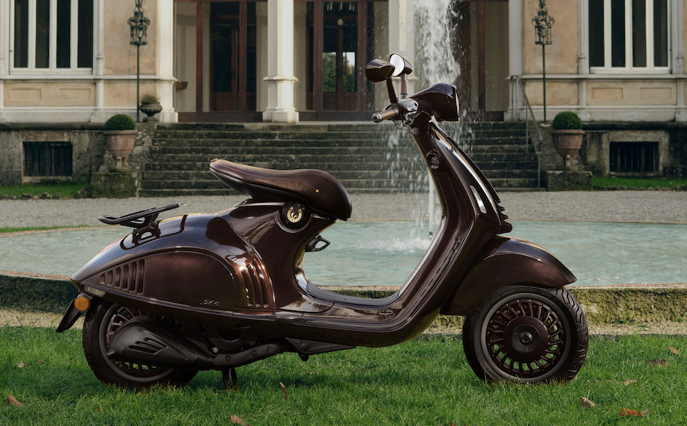 Vespa 946 Horse