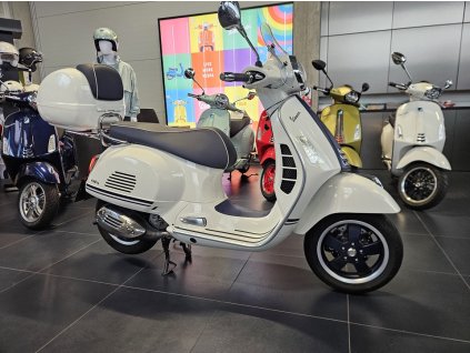VESPA GTS 300 Yacht