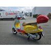 VESPA Primavera 50 Sean Wotherspoon