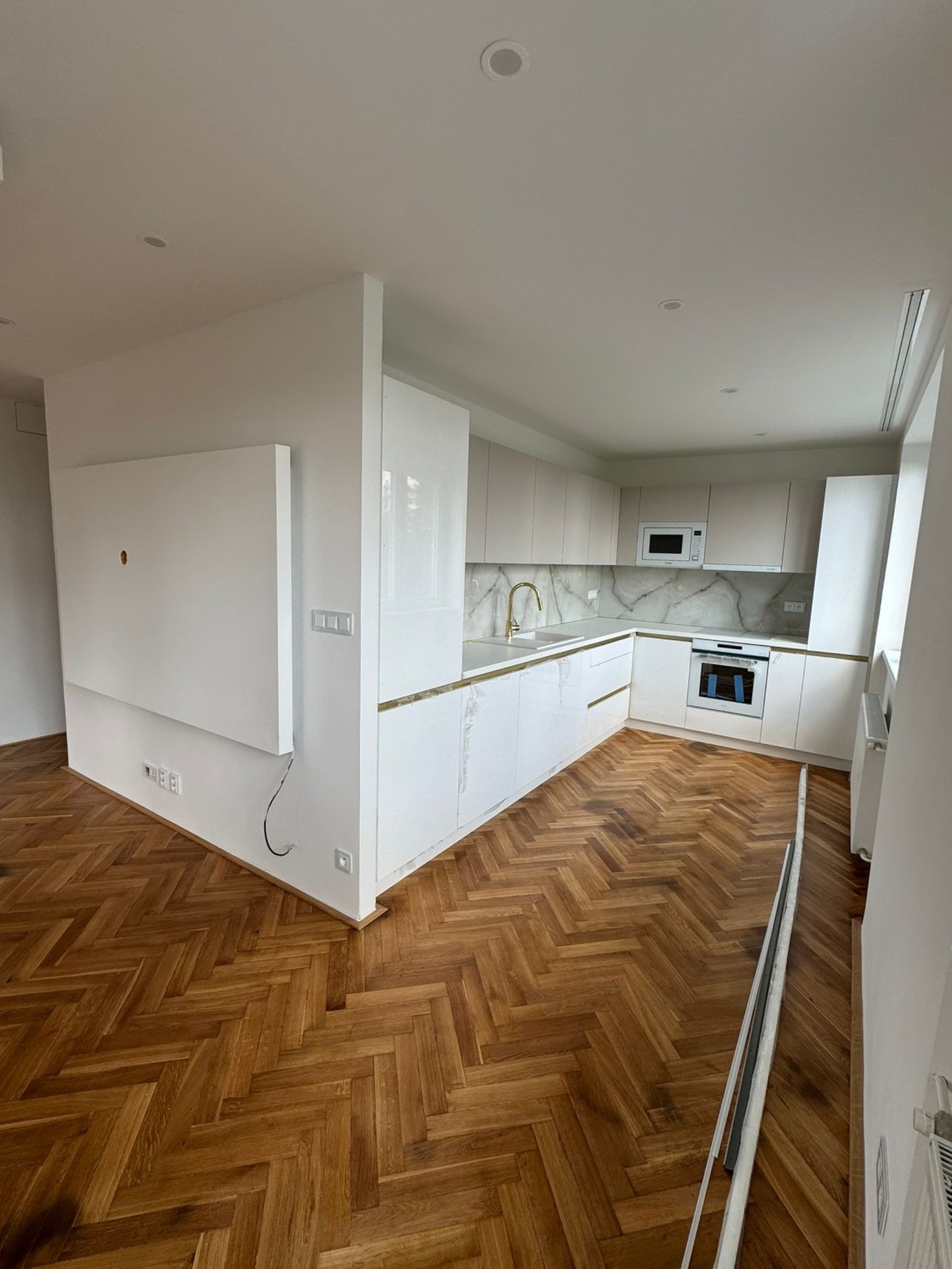 73bb8d97-e3a1-436a-996d-46366b99aff6