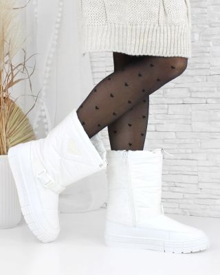 🤍🤍 Bílé sněhule – protože zimní outfit může být krásný a praktický zároveň ❄️👢 Styl, který zahřeje! www.dnesobouvam.cz...