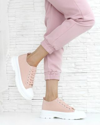 Stylové tenisky, které nesmí chybět 💕 Růžová dodá outfitu jemnost i originalitu. www.dnesobouvam.cz Kód: 14004-27PI · · ·...