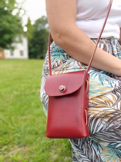 kožená crossbody kabelka na telefon