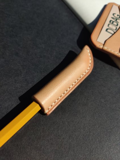 kožený kryt na hrot tužky