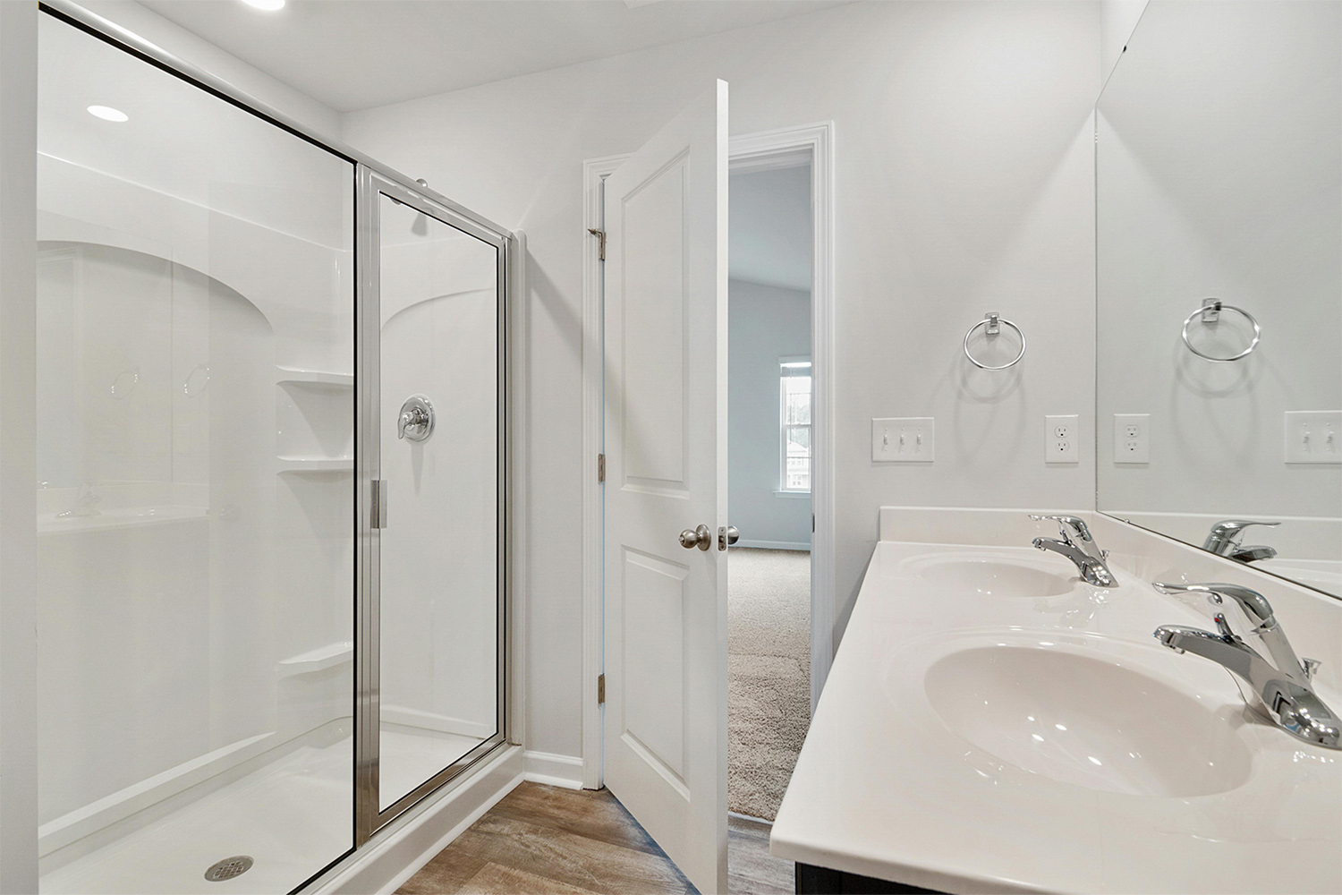 5 dôležitých rozdielov jednokrídlových sprchových dverí vs dvojkrídlových sprchových dverí. Ako sa medzi nimi rozhodnúť?