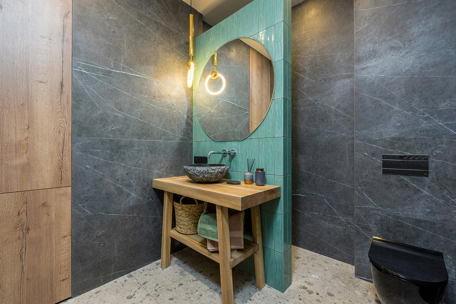 Moderné zrkadlá s LED osvetlením do kúpeľne.