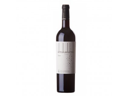 Láhev červeného vína z francouzské oblasti Languedoc Roussillion