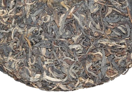 vietnamese sheng puerh shan tuyet ha giang 2018 NepustilTea.cz dry leaf