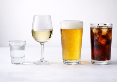 Koľko cukru je v alkohole? Víno, pivo a miešané drinky (reálne porovnanie)