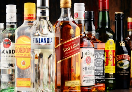 Destiláty pre začiatočníkov – whisky, gin, rum bez obáv