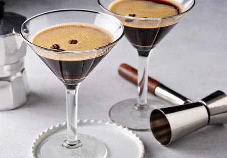 Likéry – sladká elegancia, ktorá oživí večery aj koktaily