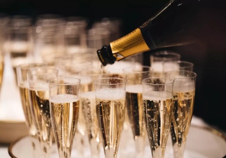 Rozdiel medzi prosecco, šampanským a sektom: Ako si vybrať správne bublinky