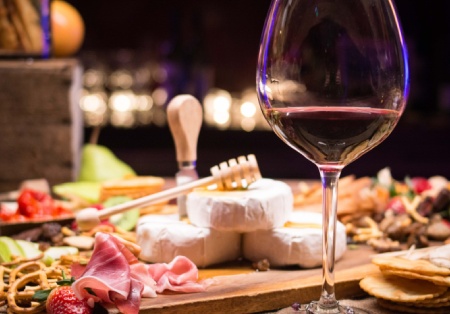 Červené vs. biele víno: Ako si vybrať to správne k jedlu