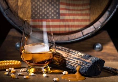 Bourbon pre európske chuťové poháriky: Prečo je americká whiskey inak sladká