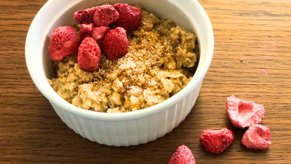 Ovesná kaše s lyofilizovaným ovocem