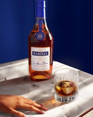 🥃 Martell Cordon Bleu, 25letý koňak pro znalce, nabízí jemnou vyzrálou chuť a sytě jantarovou barvu. Jeho bohaté aroma a...
