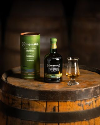 Connemara Peated je bohatá a robustní whisky se silnější příchutí rašeliny. 🌿 Věříme, že si u nás vyberete a těšíme se na...