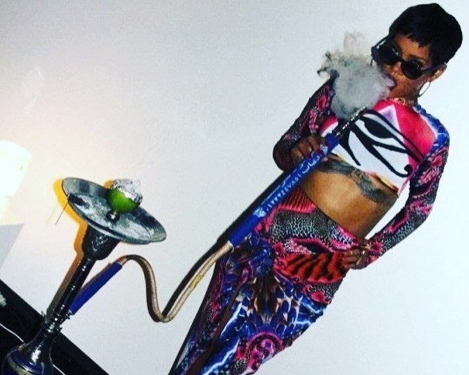 Celebrity a vodní dýmky. Kdo z hvězd kouří a jaké tabáky