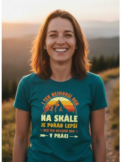 Dámské tričko na skále