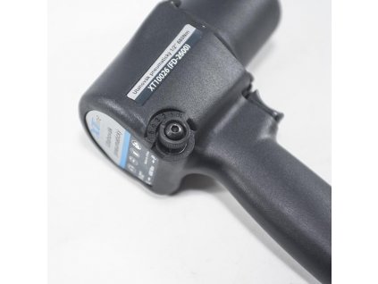 Utahovák pneu. 1/2'' 680N.m v plastovém boxu s příslušenstvím XT10026B