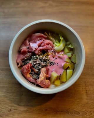 Dopřej svému parťákovi to nejlepší! 🐶🍖 Čerstvé maso, vnitřnosti, zelenina a přírodní doplňky bez chemie – zdravá a...