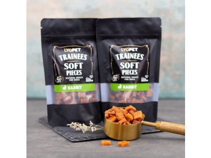 Trainees Snack Soft Pieces Rabbit / měkký králík pro psy a kočky 100g