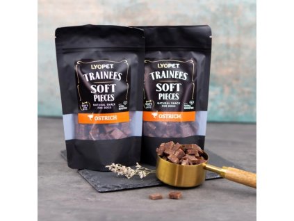 Trainees Snack Soft Pieces Ostrich měkký pštros pro psy a kočky