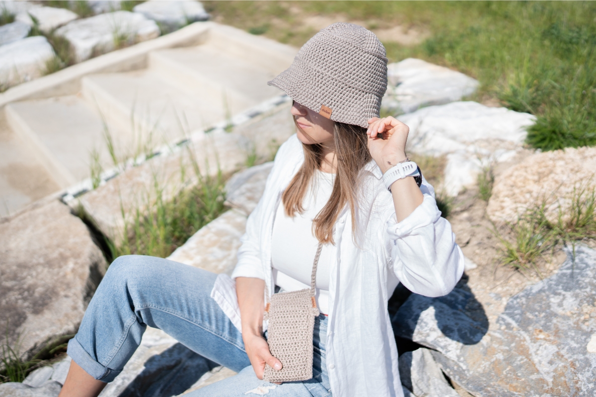 Ručně háčkovaný klobouk – letní doplněk, který vás ochrání i ozdobí