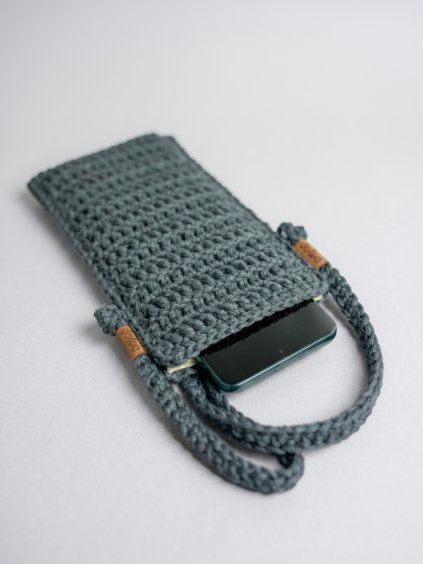 Háčkovaná kapsa na telefon graphite