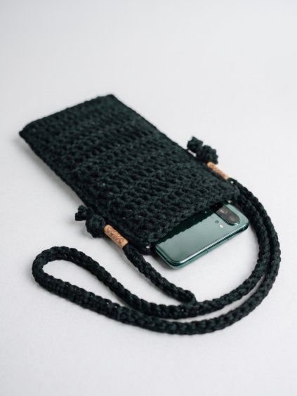 Háčkovaná kapsa na telefon black