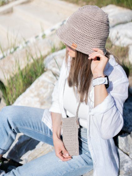 Háčkovaný klobouk coffee