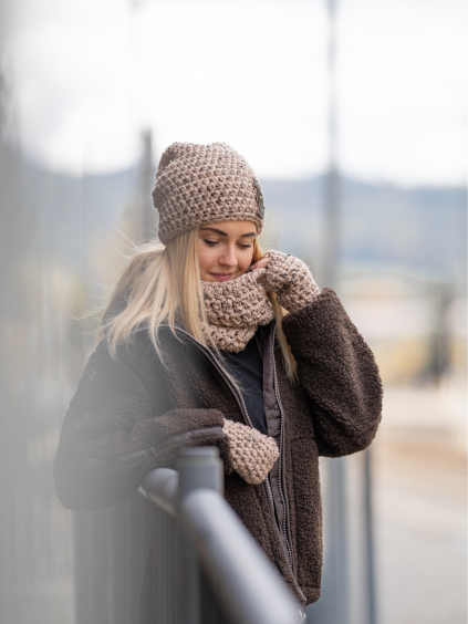 Háčkovaná čepice B BROWN TWEED