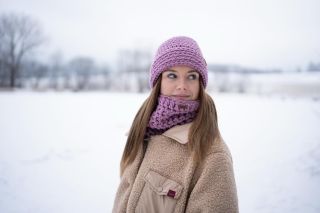 ✨ NOVINKA ✨ Zima nemá šanci! Představujeme vám naši novou ručně háčkovanou čepici Fred, která vás nejen zahřeje, ale i...