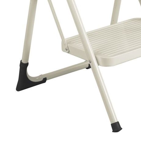 Schůdky Rolser MET003 jsou vybaveny protiskluzovými patkami