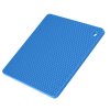 Silikonová podložka Kochblume s voštinovou strukturou. Odolná do 260 °C, neklouže, chrání ruce i povrchy a slouží jako chňapka, držák či podložka, modrá