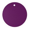 Silikonová podložka Kochblume s voštinovou strukturou. Izoluje teplo, chrání ruce i povrchy, odolná do 260 °C a vhodná jako podložka i chňapka,fialová2