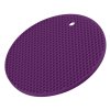 Silikonová podložka Kochblume s voštinovou strukturou. Izoluje teplo, chrání ruce i povrchy, odolná do 260 °C a vhodná jako podložka i chňapka, fialová