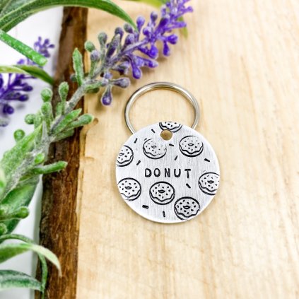 Známka pro psa ručně ražená Donut