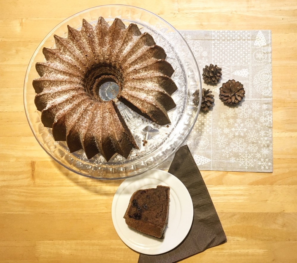 Tvarohová bábovka s kakaem a sušenými višněmi