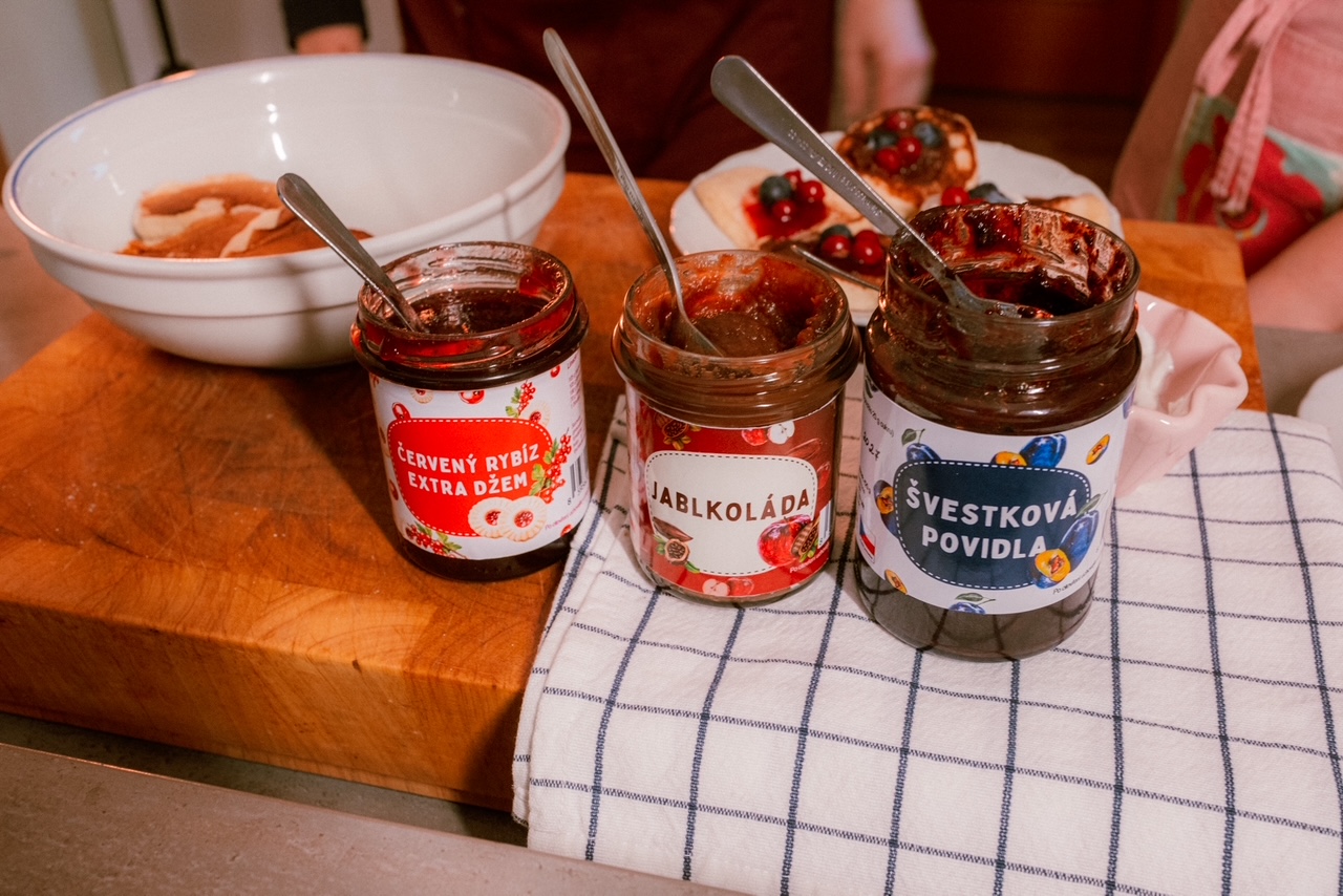 Lívance s povidly a zakysanou smetanou