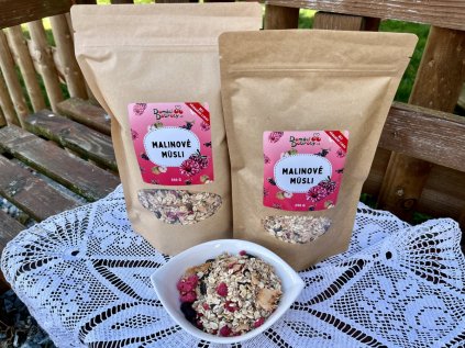 Malinové müsli s černým rybízem