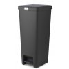 StepUp Pedal Bin 40L Dark Grey 8710755800023 Brabantia 96dpi 1000x1000px 7 NR 24971