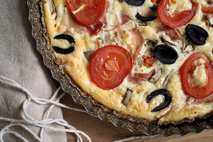 Domácí low carb quiche detail po upečení