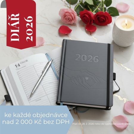 Černý diář 2026 MAXI formát A5 v pevných deskách s ražbou, denní i měsíční plánování, 528 stran, limitovaná edice v předprodeji.