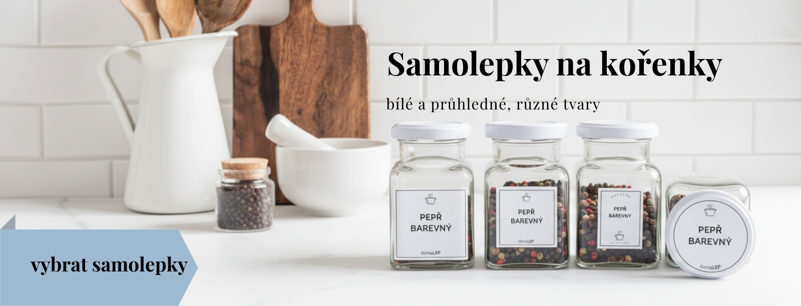 Samolepky na kořenky DomaLEP v různých formátech a velikostech, označení pepř barevný na skleněných dózách, organizace kuchyně.