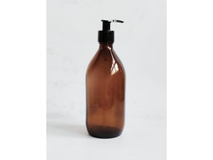 SKLENĚNÁ JANTAROVÁ LAHVIČKA MONA 500 ml s černým dávkovačem